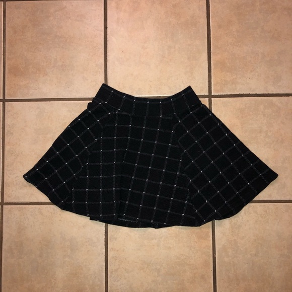 H&M Dresses & Skirts - Black and white plaid flannel skater skirt